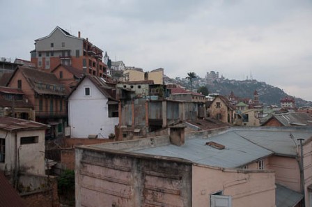 Blick auf die Dächer von Antananarivo